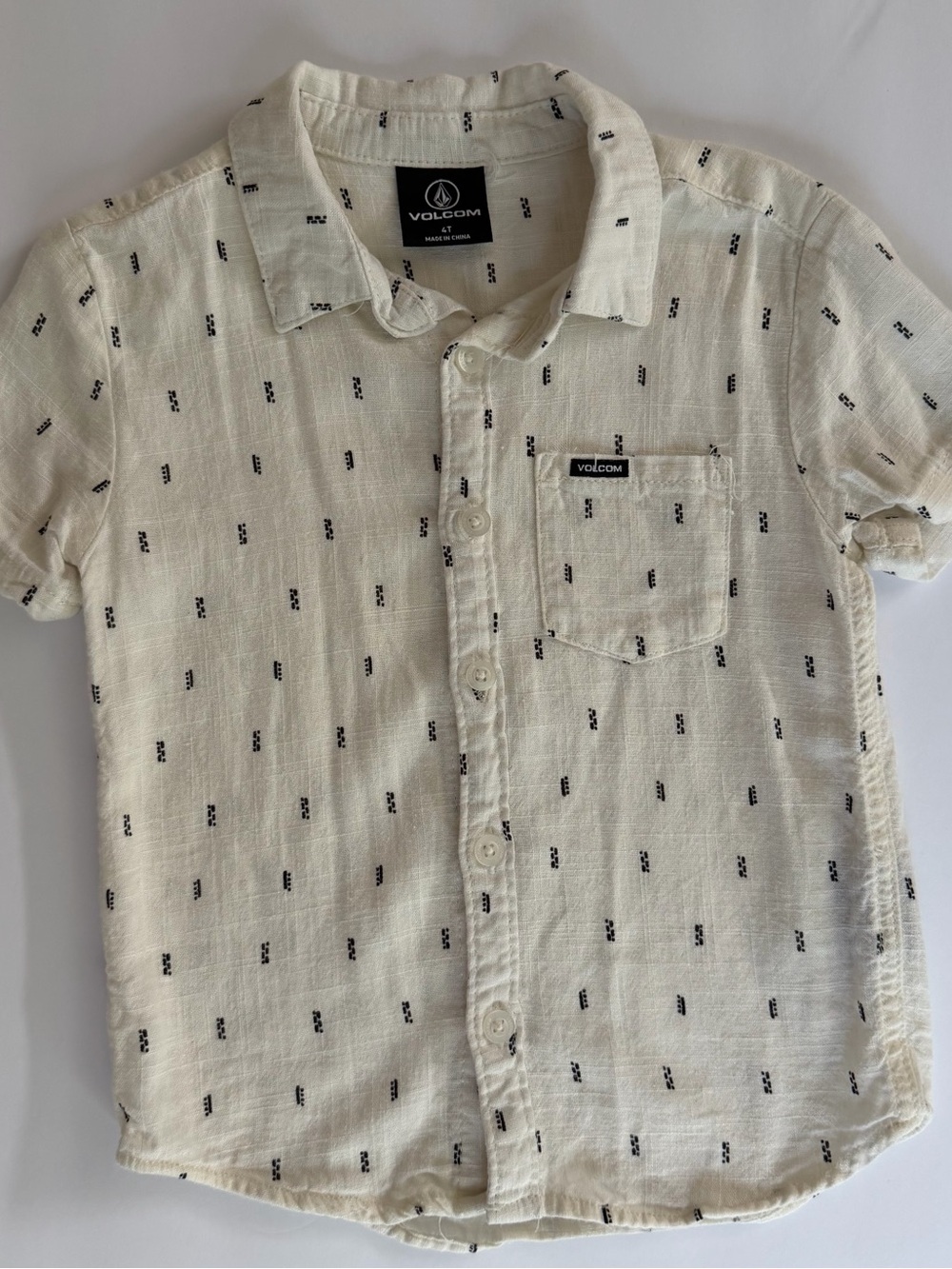 Volcom Men’s Short-Sleeve Button-Up Shirt in Cream with Black Micro Print